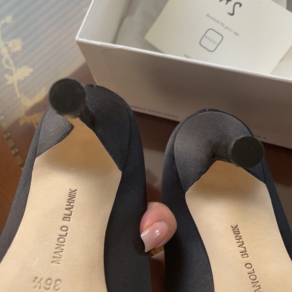 Manolo Blahnik hangisi shoes size 6.5, just worn inside the house - Picture 4 of 5